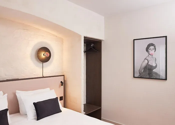 Rosa 4* أوستيند